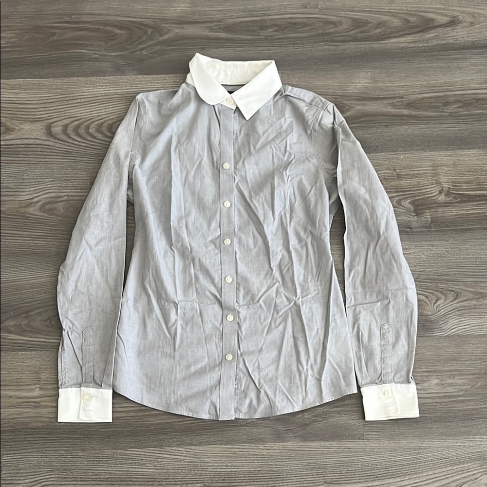 Woman’s Gray Button-Up Shirt